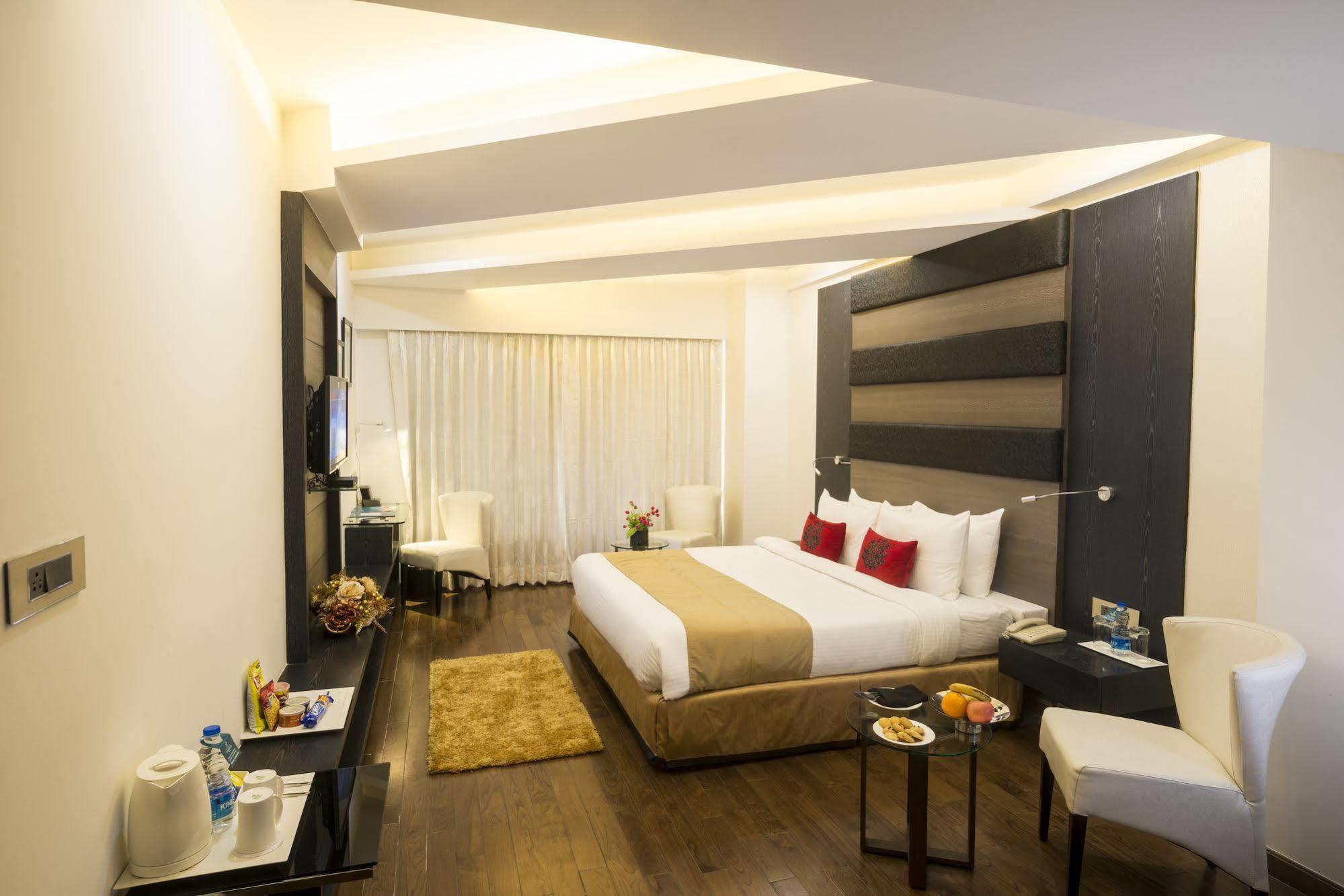 Hotel Turquoise Чандигарх Экстерьер фото